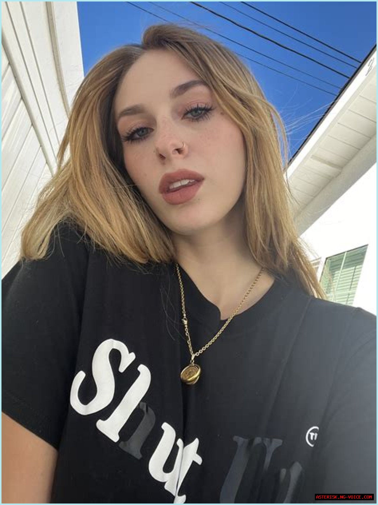 Discover Emily Mae Young's Latest News And Updates Today