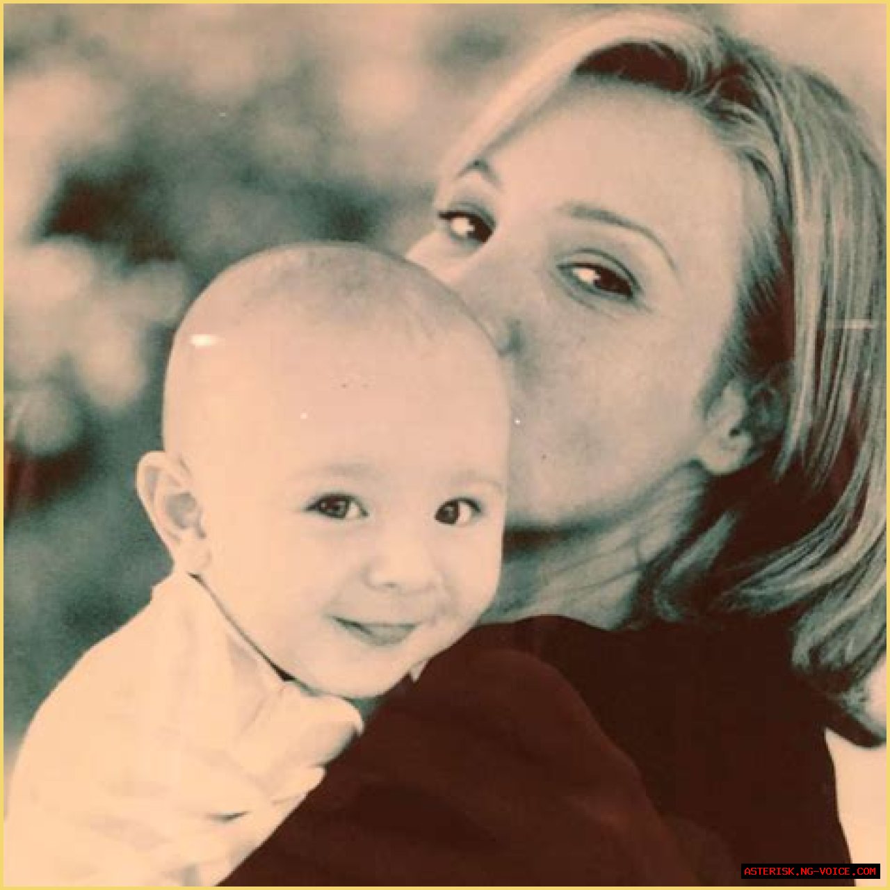 Get The Scoop: Lisa Kudrow's Son - Age And More