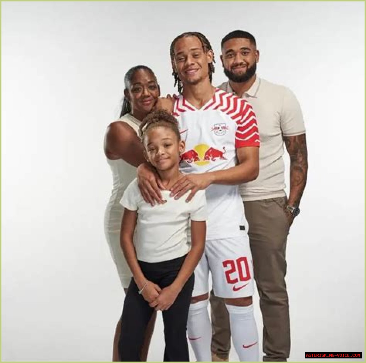 Xavi And Peggy Simons: A Father-Daughter Footballing Legacy